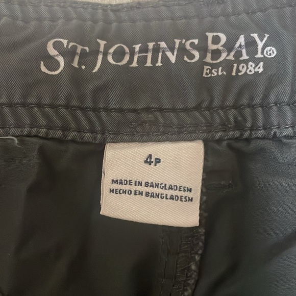 St. John Bay Women’s SZ 4P Gray 4 Pocket Cotton Shorts - Picture 2 of 12